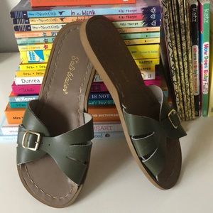 Salt Water sandals little kids classic slide olive size 3